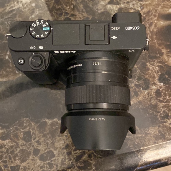 Sony 6400 optical steady shot camera - Picture 2 of 5